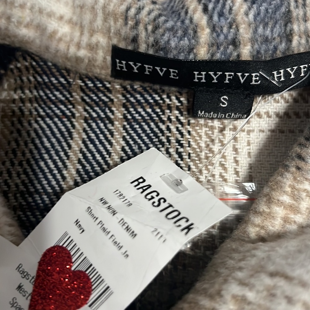 Shacket - Picture 3 of 3